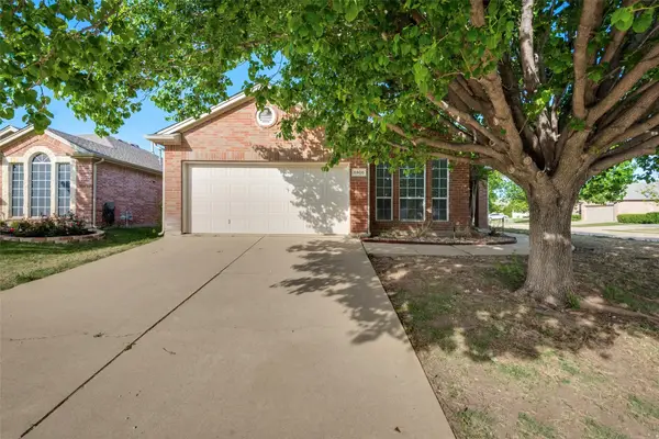 5900 Ozark Drive, Fort Worth, TX 76131