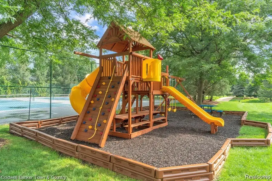 274 Carnoustie, Highland, MI 48357 - Image #2