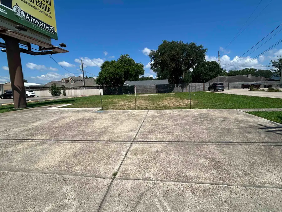 2402 Nall Street, Port Neches, TX 77651 - #2