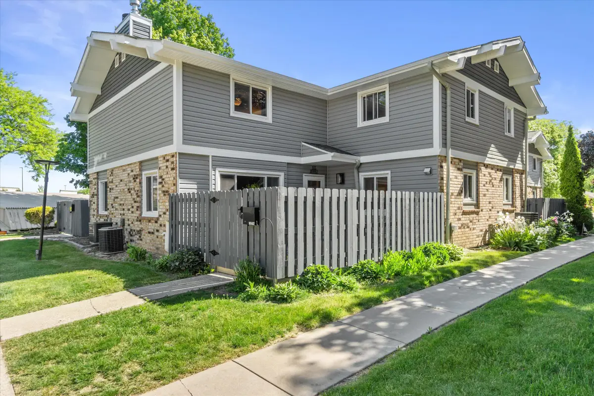N76W14482 Northpoint Dr, Menomonee Falls, WI 53051 - #1