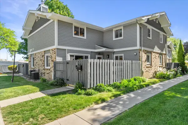 N76W14482 Northpoint Dr, Menomonee Falls, WI 53051