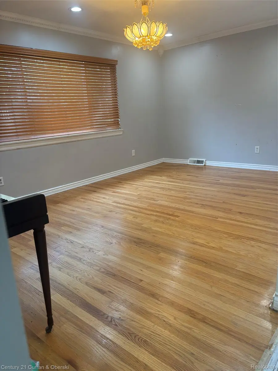 6004 Fenton Street, Dearborn Heights, MI 48127 - #2