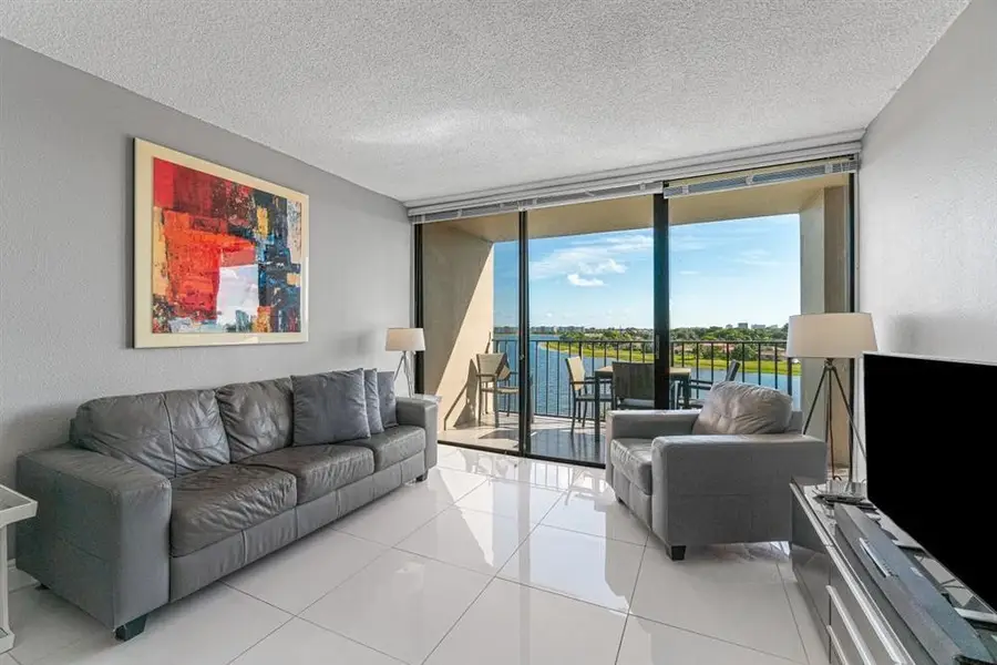 1830 Embassy Drive #613, West Palm Beach, FL 33401 - #2