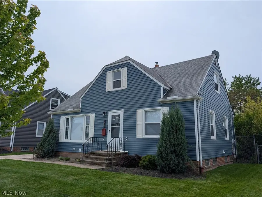1678 Byron Drive, Mayfield Heights, OH 44124 - #2