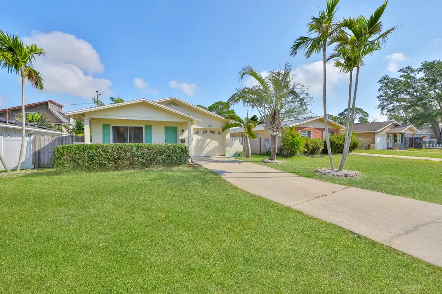 1727 New Hampshire Ave NE, Saint Petersburg, FL 33703 - #2
