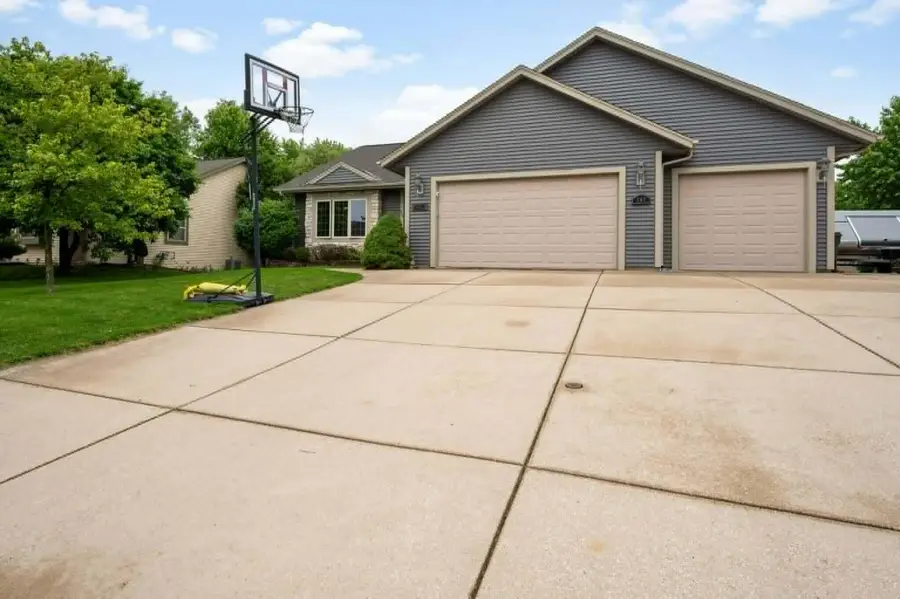 203 Jenna Ct, Watertown, WI 53098 - #2