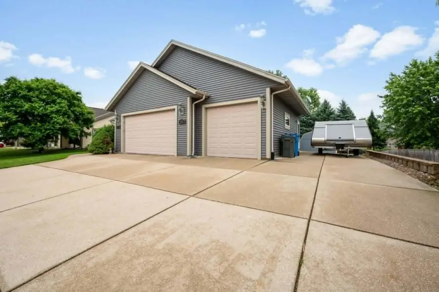 203 Jenna Ct, Watertown, WI 53098 - #3