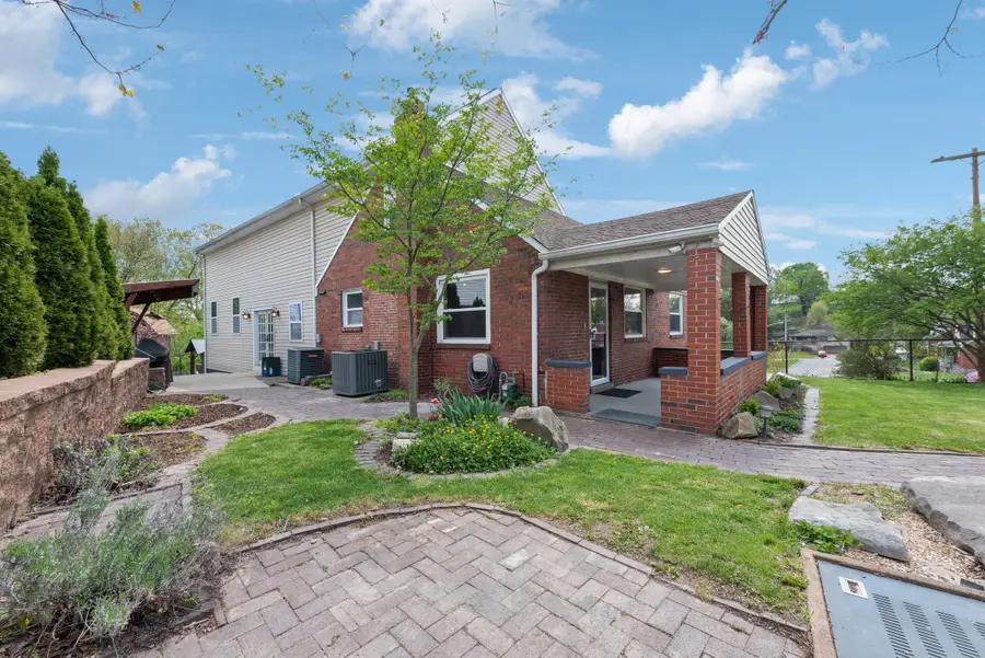 3302 Crestview Dr, North Versailles, PA 15137 - Image #2