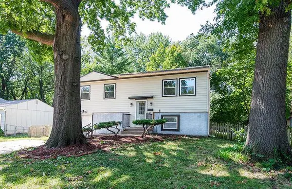 9930 England Drive, Overland Park, KS 66204