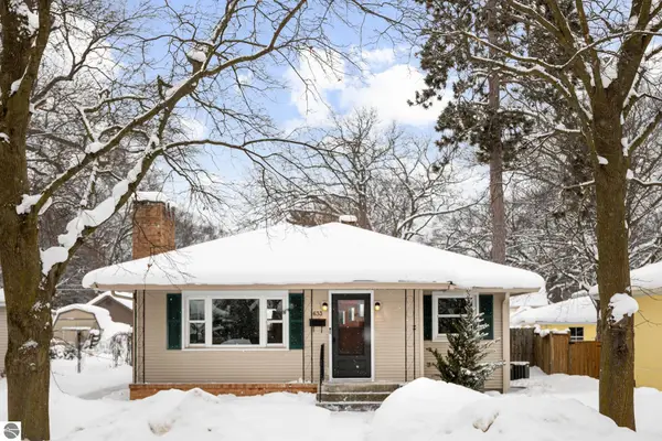 633 W Twelfth ST, TraverseCity, MI 49684