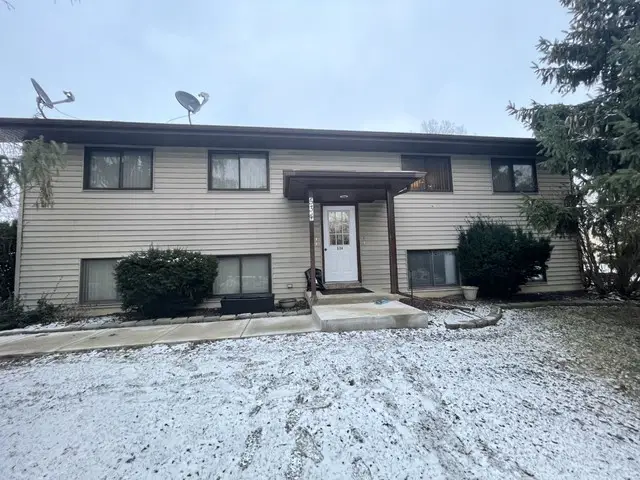 534 Jackson Woods Ct #Unit B, Genoa, IL 60135 - #1