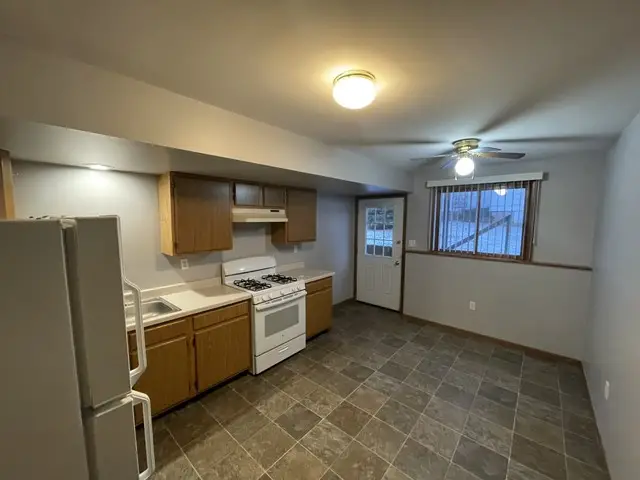 534 Jackson Woods Ct #Unit B, Genoa, IL 60135 - #3