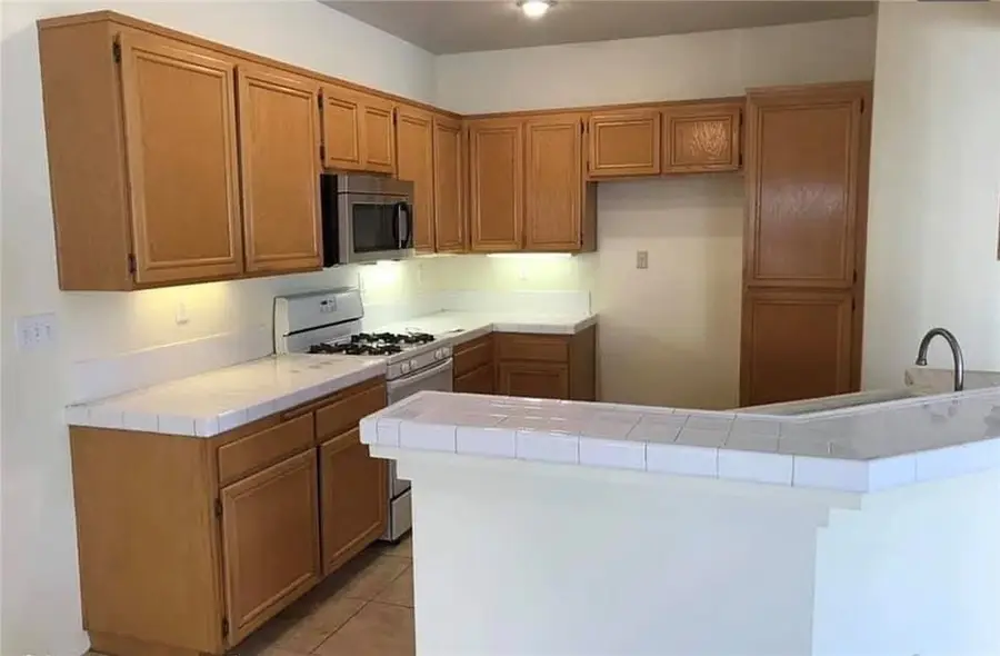 7696 Calle Bastia, Highland, CA 92346 - #3