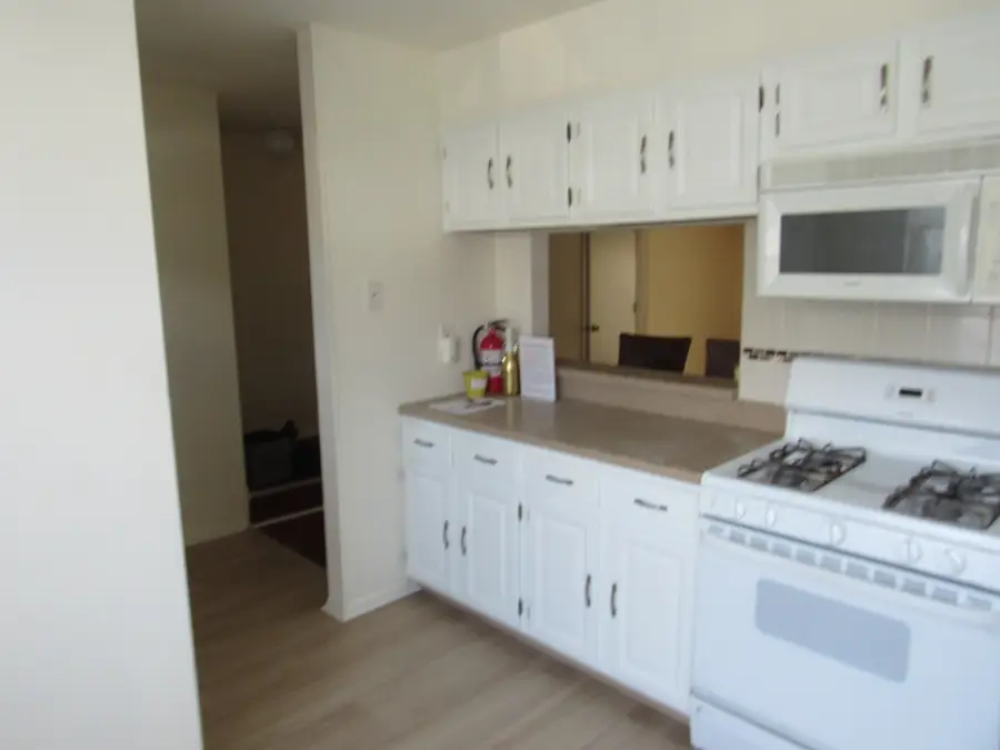 32 Lafayette Ct., North Brunswick, NJ 08902 - #3