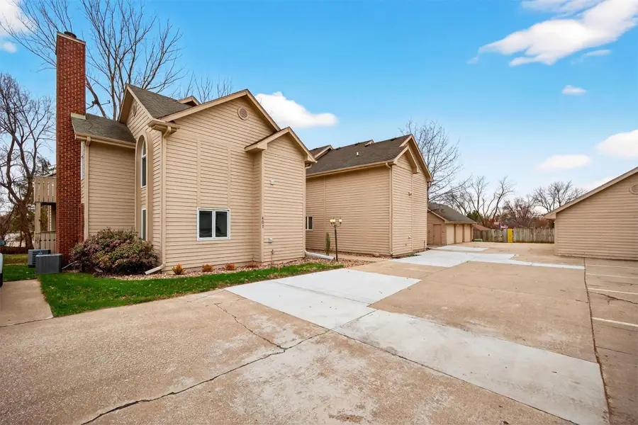 401 SE Lowell Drive #6, Ankeny, IA 50021 - #2