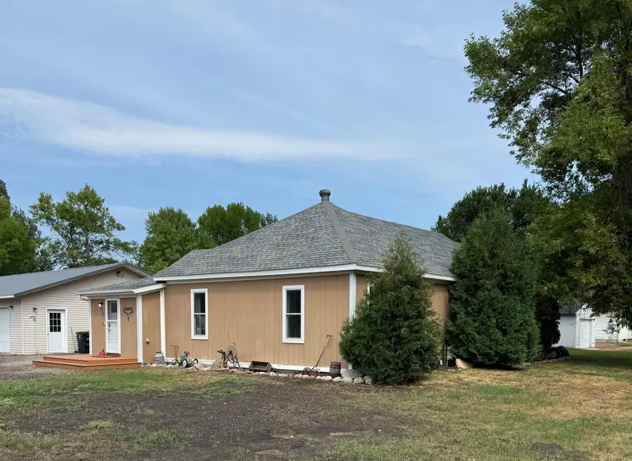352 3rd Avenue S, Casselton, ND 58012 - #3
