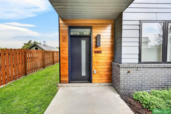 5325 Elmwood Plaza, Omaha, NE 68106