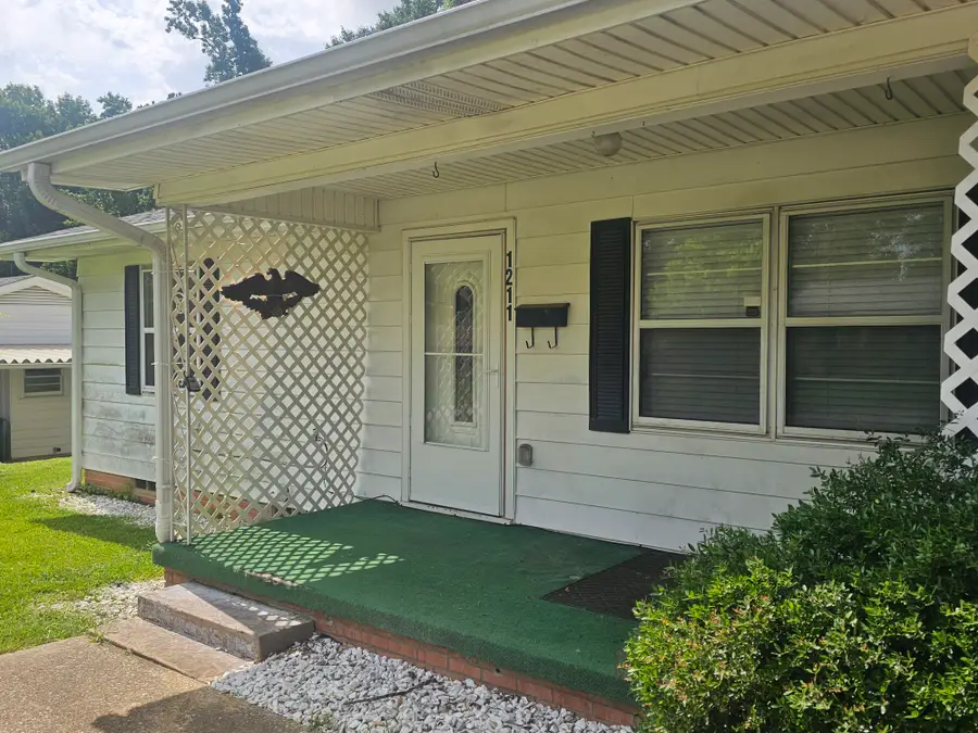1211 Webb, Henderson, TX 75654 - #2
