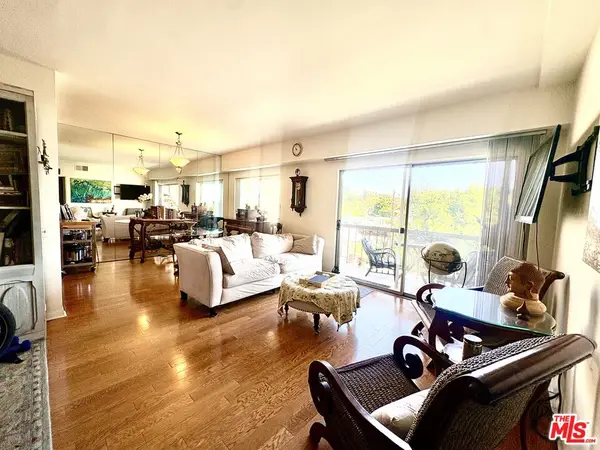 622 S Barrington Avenue #408, Los Angeles, CA 90049