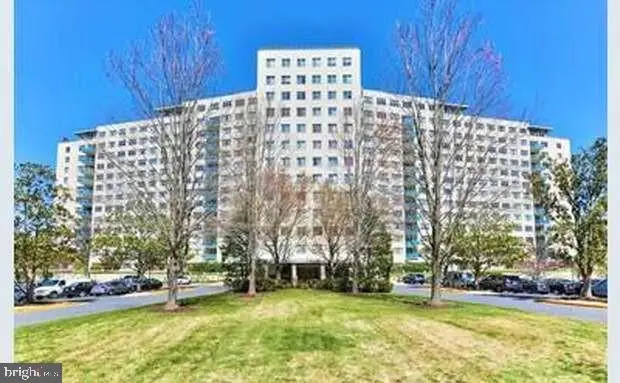 10201 Grosvenor Place , 1123, Rockville, MD 20852 - #1