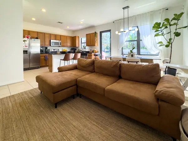 686 NE 191st Ter, Miami, FL 33179