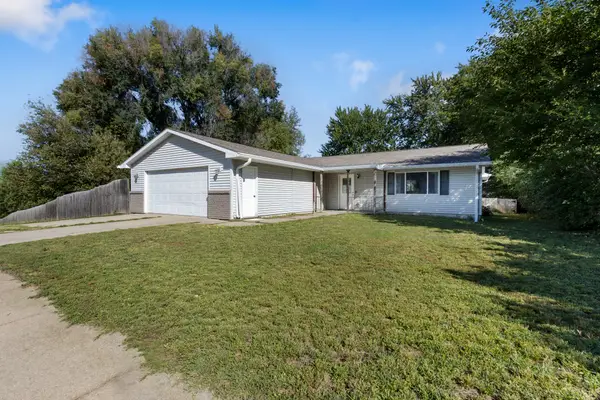 614 W 3rd St, Canton, SD 57013
