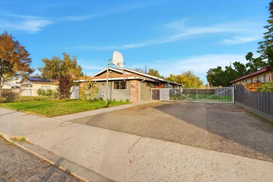 276 N Cottage Street, Porterville, CA 93257 - #3