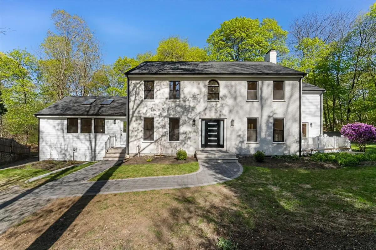 7 Garden Rd, Wellesley, MA 02481 - #1