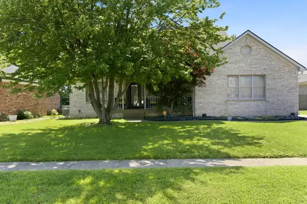 5021 Hunters Point Cir, Louisville, KY 40216