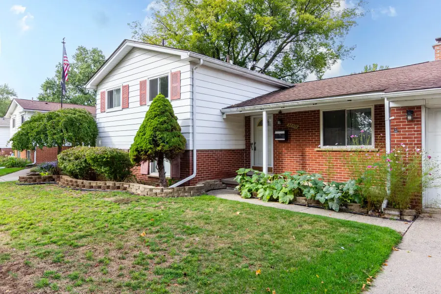 32478 Washington, Livonia, MI 48150 - #2