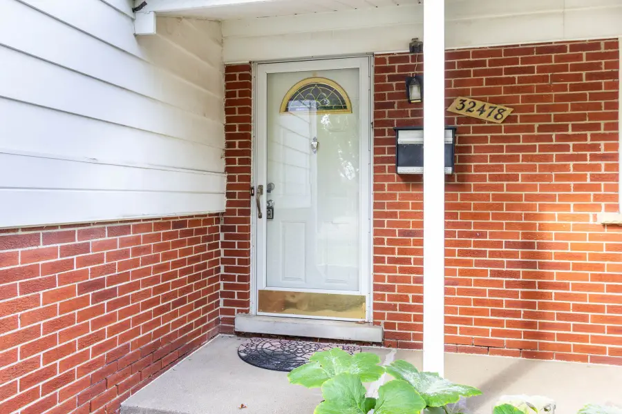 32478 Washington, Livonia, MI 48150 - #3
