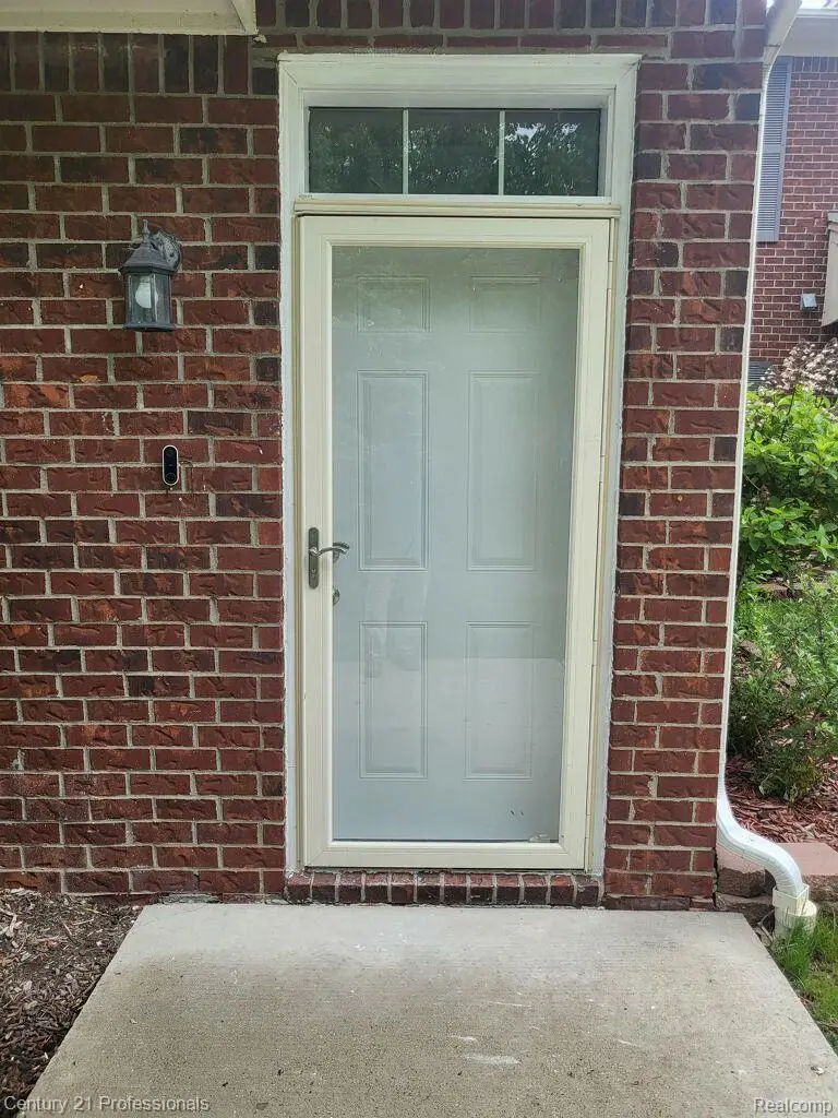 29855 Fox Run Circle, Warren, MI 48092 - Image #1