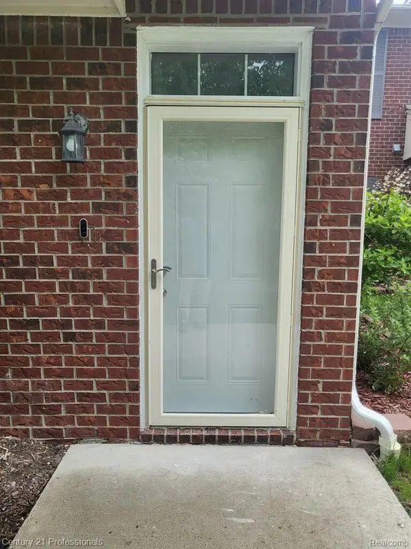 29855 Fox Run Circle, Warren, MI 48092