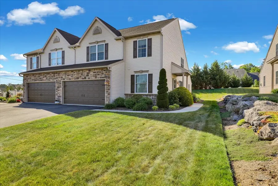 67 Regina Dr, Reading, PA 19608 - #2