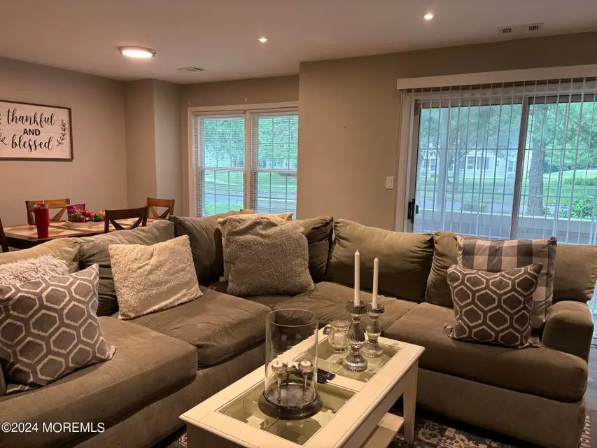 564 Applewood Court, Howell, NJ 07731 - Image #3