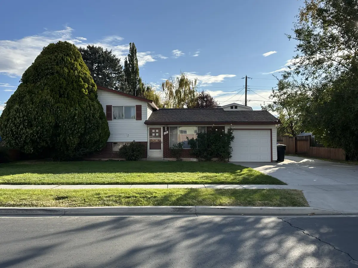 1481 S Melanie Ln, Syracuse, UT 84075 - Image #1