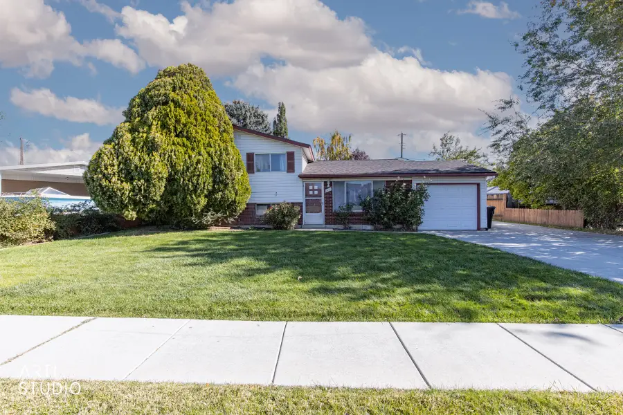 1481 S Melanie Ln, Syracuse, UT 84075 - Image #2