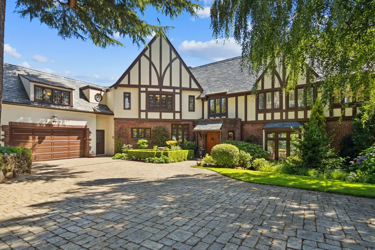 5570 SW Menefee Dr, Portland, OR 97239 - Image #1