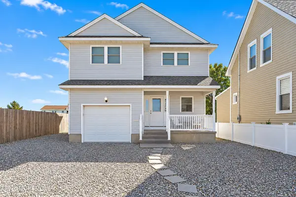 15 Farragut Avenue, Seaside Park, NJ 08752