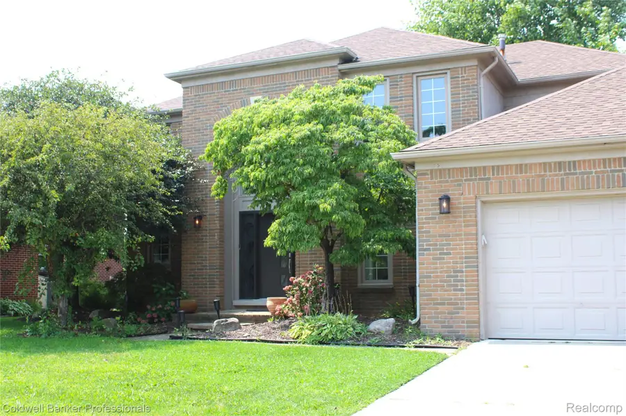 48711 Cross Creek Drive, Macomb, MI 48044 - #2