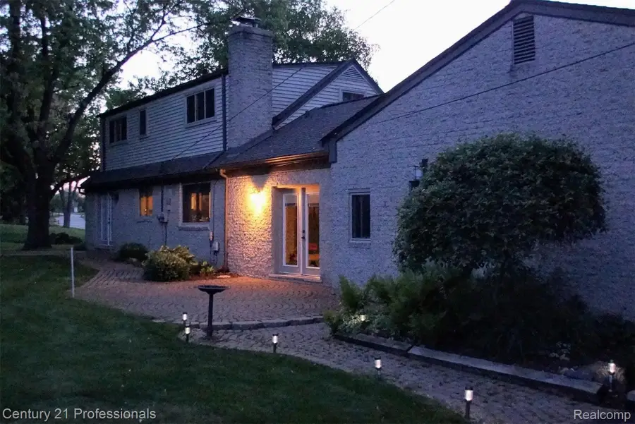 575 Troyvally Street, Troy, MI 48098 - #2