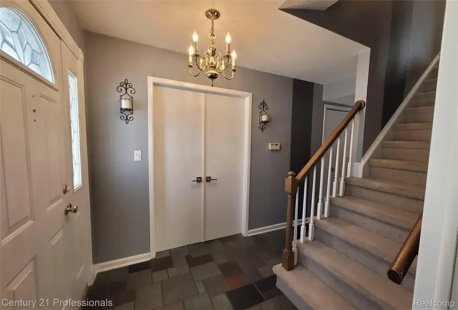 575 Troyvally Street, Troy, MI 48098 - #3