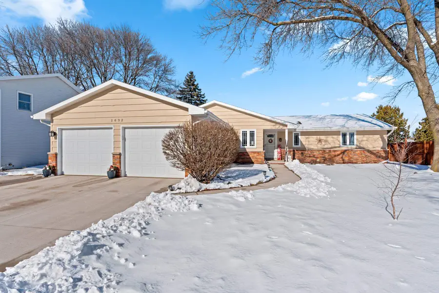 1632 W Cloverdale Drive, Appleton, WI 54914 - #2