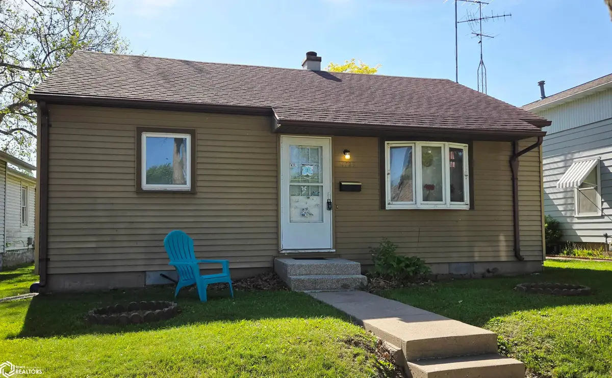 1729 S 10th Street, Burlington, IA 52601 - #1