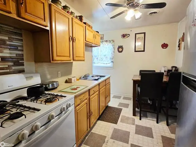 1729 S 10th Street, Burlington, IA 52601 - #3