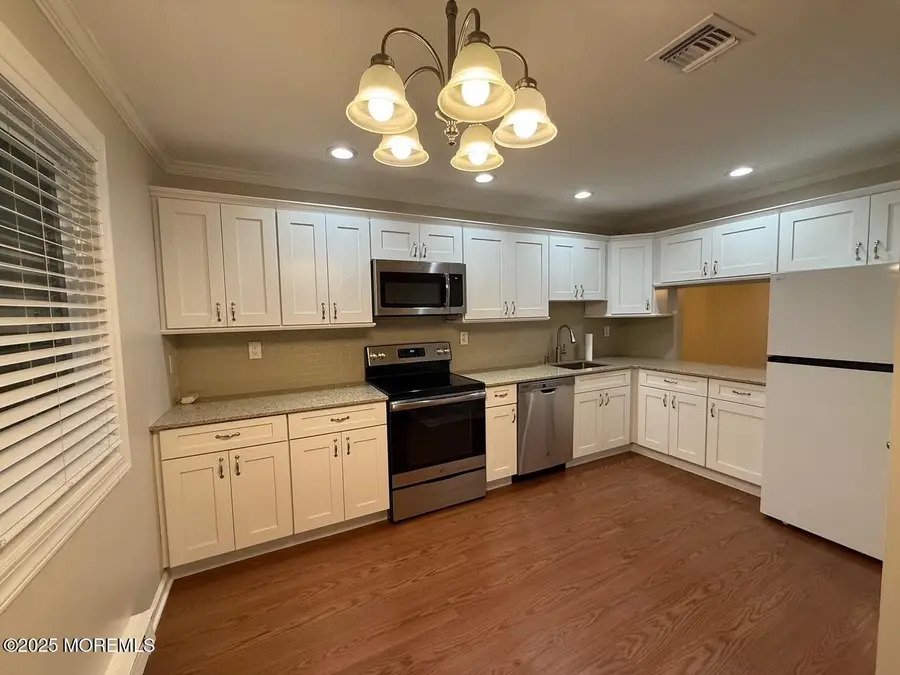 215 Medford Court #B, Manalapan Township, NJ 07726 - Image #2