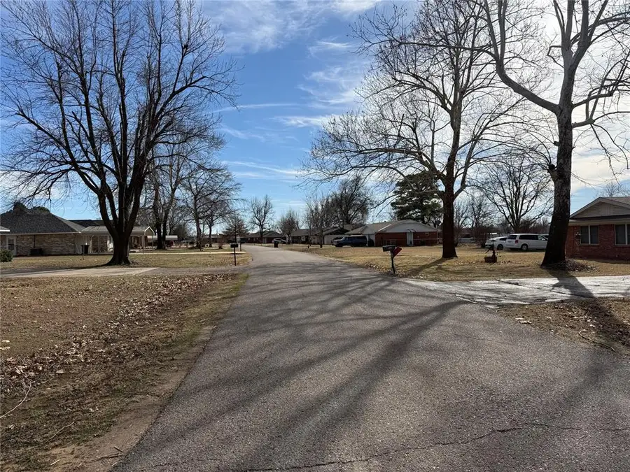 8 Clark Circle, Shawnee, OK 74804 - #2