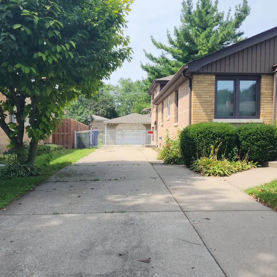 9810 Warren Avenue, Oak Lawn, IL 60453 - Image #2