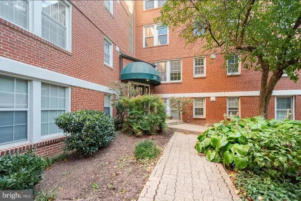 30 S Old Glebe Road , 106-E, Arlington, VA 22204