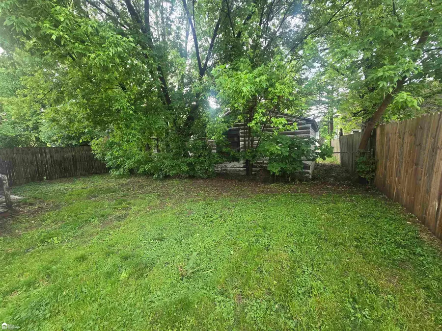 2429 Delaware ST, Flint, MI 48506 - #3